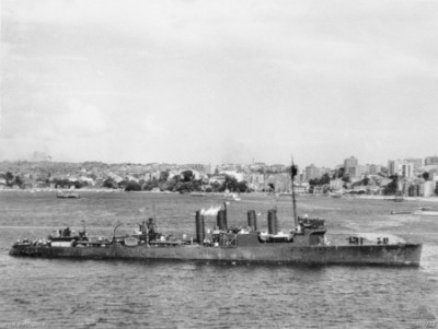 USS_Whipple_(DD-217)_at_Sydney_1942[1].jpg