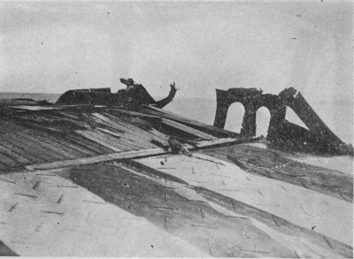 Shokaku stern flight deck damage, Coral Sea, May 1942.jpg