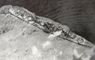 Asashimo with her keel broken, April 7, 1945.jpg