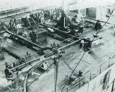 Kawasaki class tanker UNREP, 3-1942 - view on deck.JPG