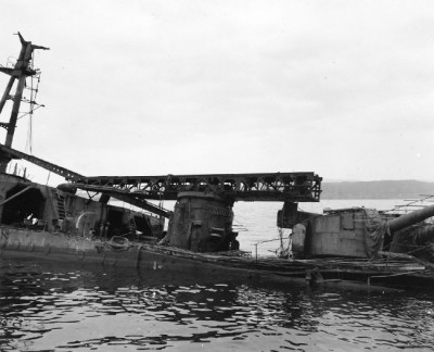 Aoba sunk, aft turret & catapult 1945.jpg