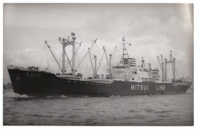 M.V. Kamogawa Maru (i), � A. Duncan; in partial Mitsui Senpaku Kaisha livery.