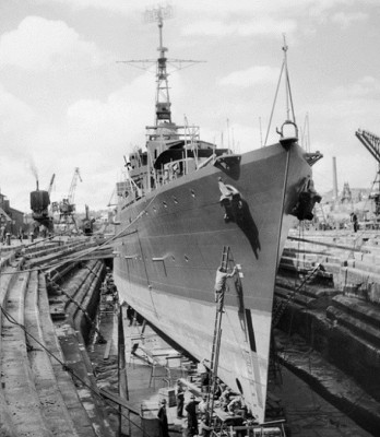 Bataan in Fitzroy dock, 1945.jpg