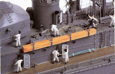 1-100 Akizuki aft deck house L.jpg