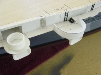 Heres the fwd. 40mm mount and the gun director tub on port side. All styrene here. Santee had rather light anti-aircraft weaponry until 1943 when alot more was added.