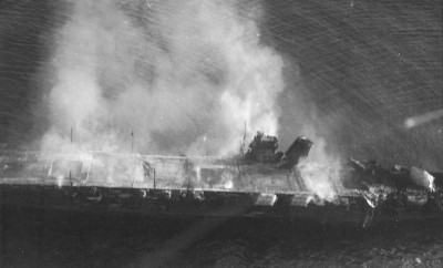 Hiryu, Midway, burning on June 5, 1942, starboard, alt clearer.jpg