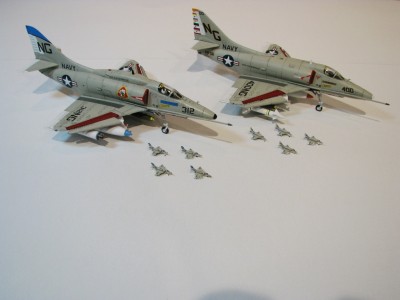 IMG_7364 (1024x768).jpg (152.8 KiB) Viewed 1827 times 1/72 and 1/700 VA-56 Champions A-4Es and VA-113 Stingers A-4Fs
