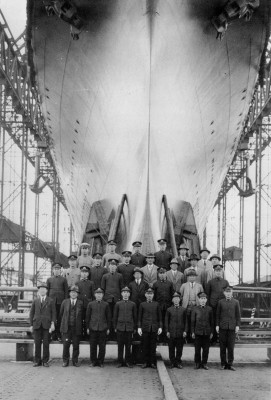 Shokau bow, prior to launch, May 1939 small.jpg
