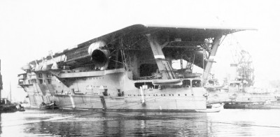 Kaga fitting out at Yokosuka, Feb 20, 1929 crop, adjusted.jpg