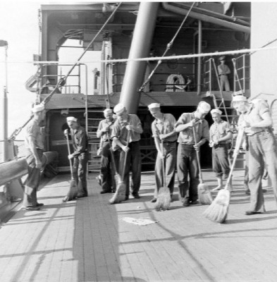 19420300 USS Northampton bridge back sweeping from Life via FB Radio.WW2.jpg