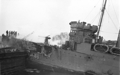 Bundesarchiv_Bild_101II-MW-3722-22,_St._Nazaire,_Zerstörer_'HMS_Campbeltown'.jpg