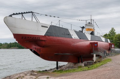 1280px-17-06-30-Suomenlinna-Vesikko_RR73174.jpg