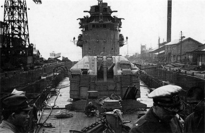 Harutsuki #1 turret looking aft from  bow, postwar.jpg