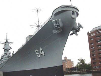 Here's another bow shot. Each anchor weighs 15,000 lbs. Each link in the anchor chains weighs 120lbs. There's alot of links!