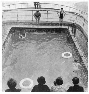 Piscine Touristes.jpg