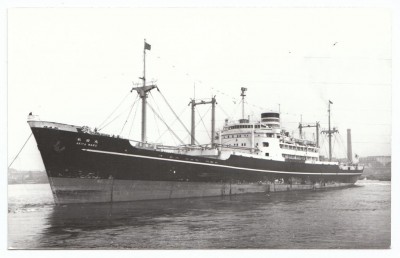 M.V. Akita Maru (i), � unknown. Note non-standard design on the white strake.