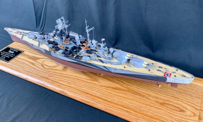 Revell 1-350 Tirpitz valued customer b small.jpg