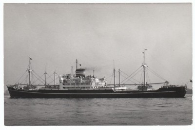 M.V. Aki Maru (i), � A. Duncan.