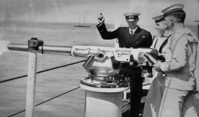 1937-Press-Photo-HMS-Exeter-Cruiser-Gun-Fires-Salute-To-San-Francisco-Officials-BW.jpg