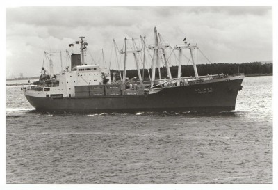 M.V. Barcelona Maru (i), � unknown. Hamburg, 1972 with containers on deck.