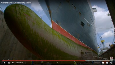 Queen Mary 2 drydock Hamburg 4.jpg