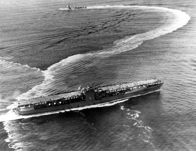 1943 10 23 Ranger_underway_with_an_escort_on_27oct43.jpg