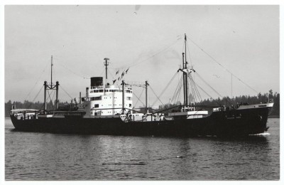 S.S. Hikosan Maru (i), � A. Duncan; livery unknown.