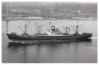 S.S. Shinsei Maru No. 3 (iv), � unknown; in partial Kawasaki Kisen Kaisha livery.