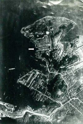 Shinano in Yokosuka  Drydock no 6 btwn Oct 8 - 26, 1944.jpg