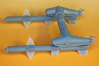 Launcher arms and missiles small.jpg