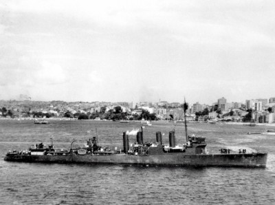 Whipple at Sydney 1942.jpg