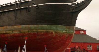 The_whaler_Charles_W._Morgan_in_drydock,_November_2008.jpg
