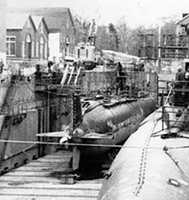 Tullibee Drydock.jpg (278.9 KiB) Viewed 33315 times Tullibee Drydock.jpg
