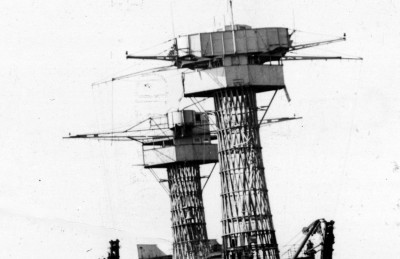 USS_California_(BB-44)_during_salvage_at_Pearl_Harbor_early_1942 alt.jpg