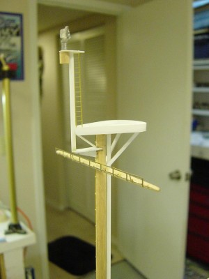 Top of the mainmast here. Note the SG surface search radar at the very top. Small wood dowel beneath the SG is the drive motor. Ladders are etched brass. Radar is cast metal.