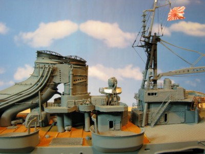 Mogami75<br />Funnel, AA deck and aft searchlight tower