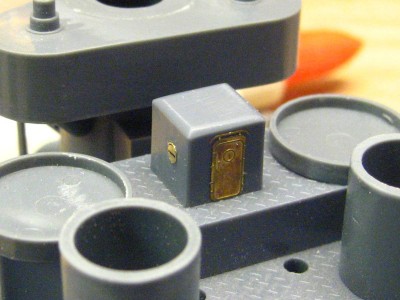 "hut" at the rear of the mast, saw this on the 1/10 model. was just a square blob in the kit.
