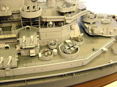 DSC03443.JPG (239.4 KiB) Viewed 6679 times Gun arrangement on stb side superstructure deck. Portside differed from this arrangement. Again note the 20MM twins. I figure there were 8 of these mounts in total.