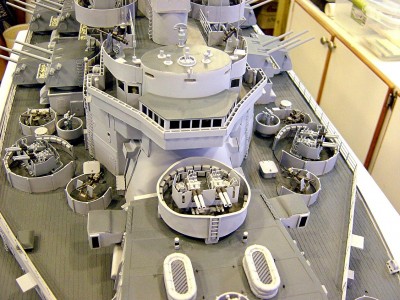 DSC03444.JPG (210 KiB) Viewed 6679 times Good view of the forward superstructure AA complement.