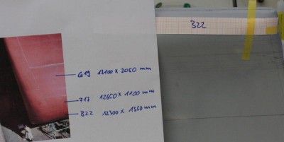Using a template of plate B22 to mark the leading edge of it. There are slight differences between Bismarck and Tirpitz (photo) at the front face of the Taylor bow in shell plating.