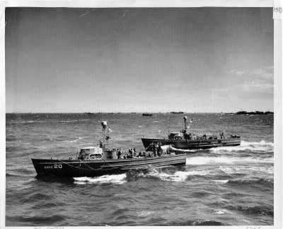ResFlot1_3743.jpg (287.33 KiB) Viewed 20360 times Another shot of the early version. Note the roof on the bronze pilothouse.
