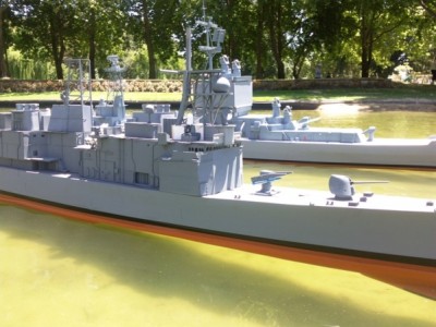 USS Scott DDG-995 moored in front of CGN-9