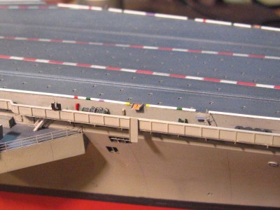A section of the white rail to show how much contrast it adds, I really like the look!