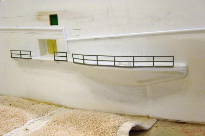 DSC04223.JPG (93.55 KiB) Viewed 4137 times Fwd. sponson deck installed and railings added.