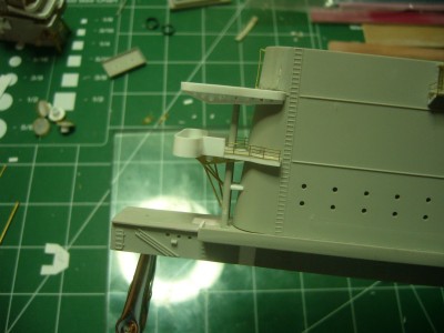 Here you can see the support rods for the lower platform, the small platform below that, and the ladder going up from the top platform.