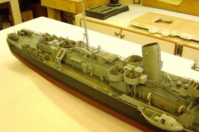 Another view stb. side aft. Note the difference in the railings. The one the runs around the length of the hull is made from brass stantions and Trilene fishing line, to represent metal stantions and steel cable on the real ship. The railing on the upper structure is p/e brass the represent pipe rail.