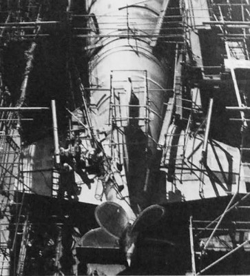 Original 5 bladed propeller on USS Scamp, SSN-590