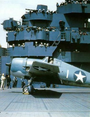 F6F_early1943_camo.jpg (41.04 KiB) Viewed 7398 times Air Group 5 F6F-3 Hellcat on the USS Yorktown (CV-10) in early 1943.<br />Non-specular blue-grey over light-grey scheme