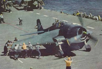 F6F_Yorktown.jpg (38.33 KiB) Viewed 7350 times VF-1 (of Air Group 1) F6F-3 Hellcat on the flight deck of USS Yorktown (CV-10)<br />prior to take off, having its wings extended, June, 1944. Note green spinner, <br />white "K" and aircraft number repeated on right wing.