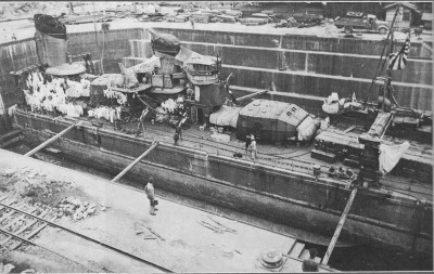 Shiranuhi in Maizuru drydock, 9-1942 d.jpg